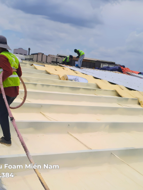Thi Công PU Foam Cách Nhiệt Kho Lạnh Dược Phẩm – Giữ Nhiệt 2°C–8°C