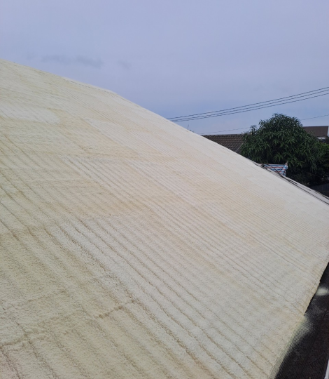 Thi công PU Foam chống thấm dột mái nhà – Bảo vệ an toàn tuyệt đối mùa mưa