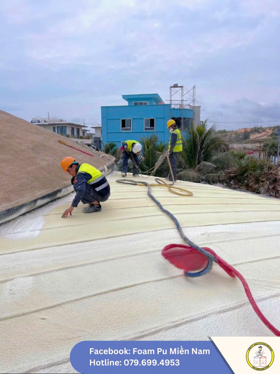 THI CÔNG PU FOAM CÁCH NHIỆT MÁI NHÀ