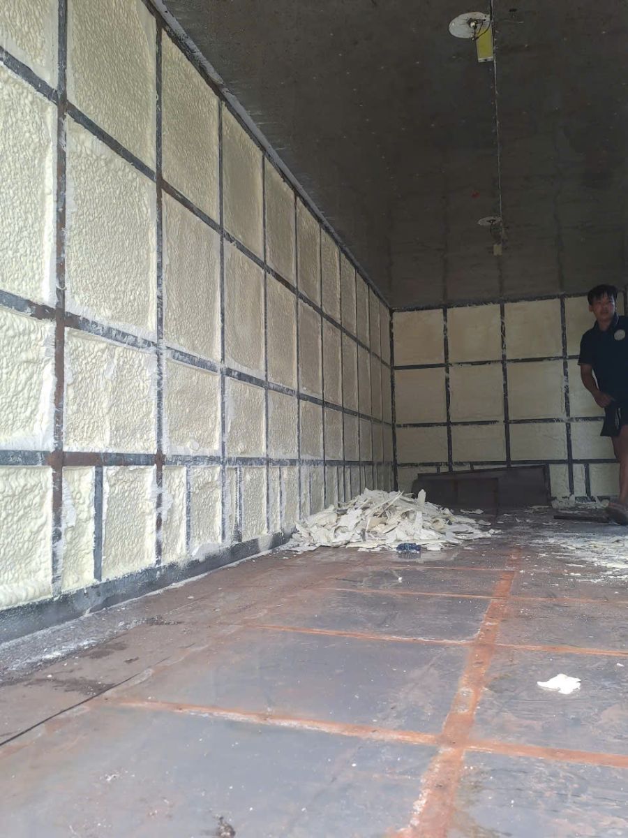 THI CÔNG PU FOAM CÁCH NHIỆT VÀ CHỐNG DỘT CHO CONTAINER
